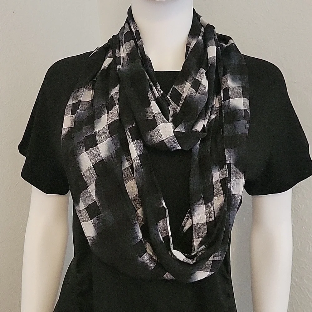 3/$30 VTG MUDD Monochrome Check Ombre Infinity Cowl Scarf